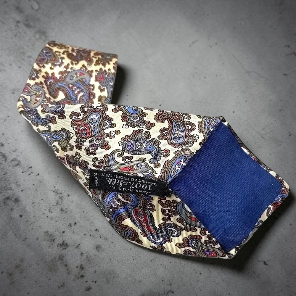 Van Heusen 417 Paisley Tie Vintage Mens Silk Necktie Cream Blue Red Made in USA‎